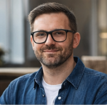 Thomas, jonge vader en geboortelijst expert met zijn baby